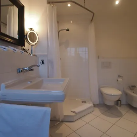 Gut Rattelvitz - Galerie West * Gingst